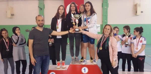 Alaçam Ortaokulu Badminton'da İl Birincisi