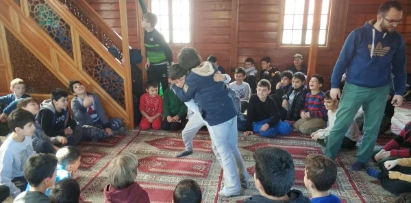 Eğlenirken de Camideler