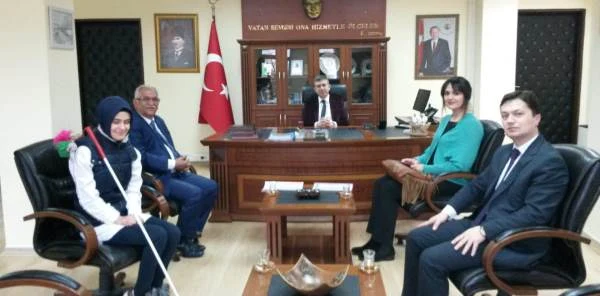Dersleri Görme Engelliler için Seslendirdiler