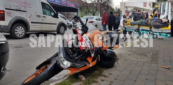 Motosiklet Midibüse Çarptı: 1 Yaralı