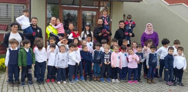 Polisler Minik Öğrencilerle Bir Araya Geldi