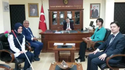Dersleri Görme Engelliler için Seslendirdiler
