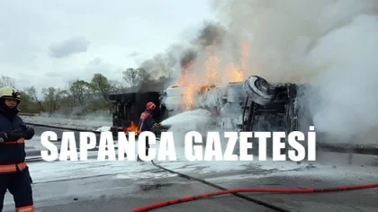 Sapanca'da Tır Devrildi, TEM Bir Süre Durdu