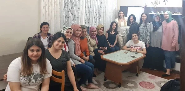Ak Kadınlar Her Zaman Yanlarında