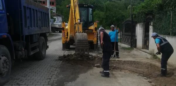 Mahalle ve Caddelerde Çalışmalar Sürüyor