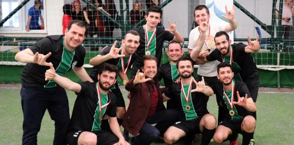 Sevinçlerini İşaret Diliyle Yaşadılar