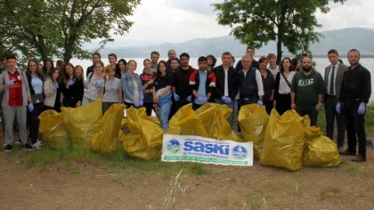 5 Ülkeden 30 Öğrenci Sapanca Gölünü Temizledi