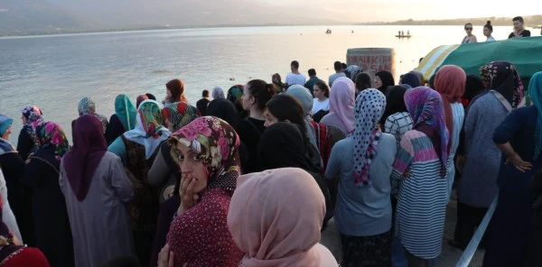 Kayıktan Düşen 13 Yaşındaki Genç Kayboldu