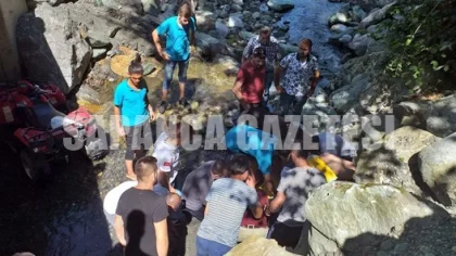 Dereye Uçan Atv'deki 2 Kişi Yaralandı