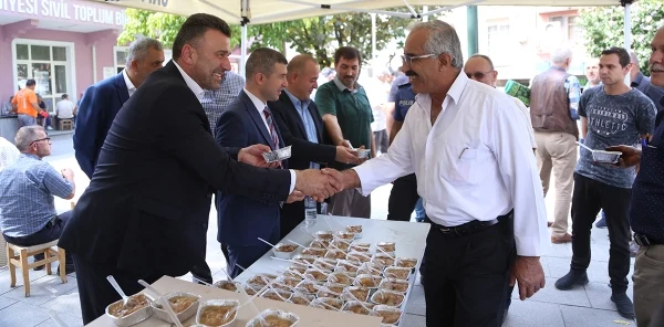 Belediye Aşure Dağıttı