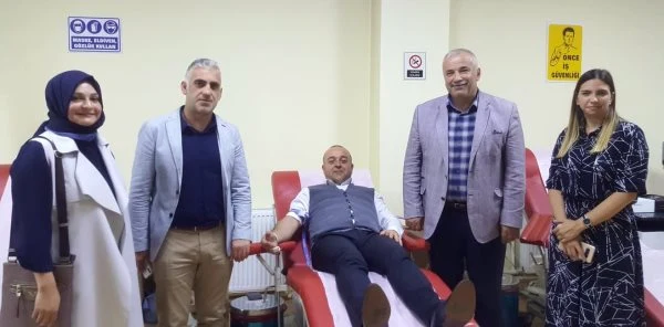 AK Parti'den Kızılay'a Kan Bağışı Desteği