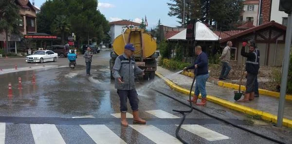 Caddeler Periyodik Olarak Yıkanıyor