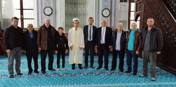 Cuma Namazını Öğrenciler Kıldırdı
