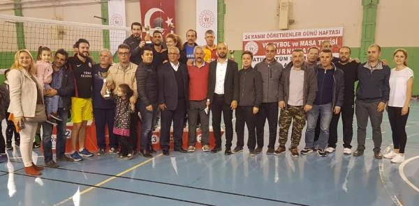 Sapanca Anadolu Lisesi Voleybolda 1. Oldu