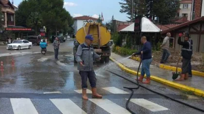 Caddeler Periyodik Olarak Yıkanıyor