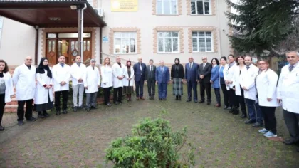 Validen Sapanca'da Okul Ziyareti