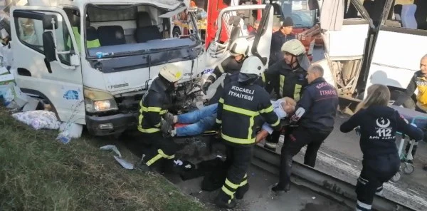 Turist Midibüsü Kaza Yaptı: 7 Yaralı