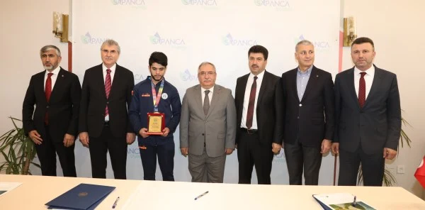 Sapanca'da İmza ve Ödül Töreni