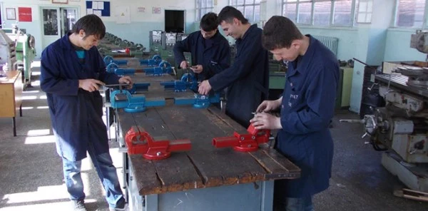 Meslek Lisesi Çırak Öğrencilerini Bekliyor