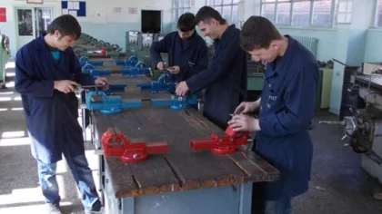 Meslek Lisesi Çırak Öğrencilerini Bekliyor