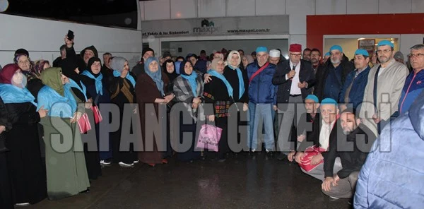 Umre Kafilesi Dualarla Uğurlandı