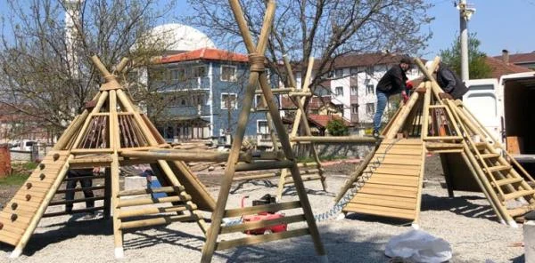 Ahşap Oyun Parklarının Montajı Başladı