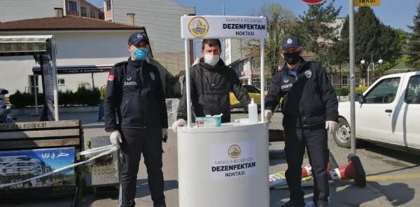 Belediye, Otobüs Duraklarında Maske Dağıttı