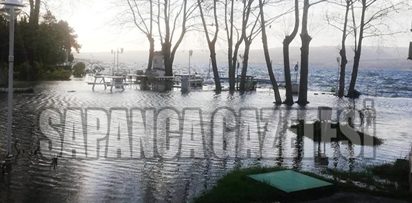 Su Seviyesi Maksimuma Ulaştı… Sapanca Gölü Taştı!