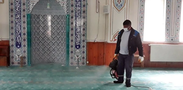 Camiler Cuma Namazı için Dezenfekte Ediliyor