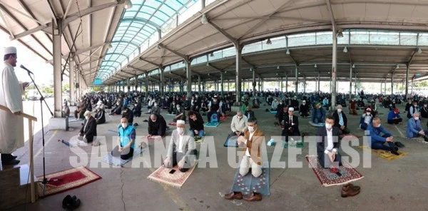 Sosyal Mesafeli İlk Cuma Namazı Kılındı