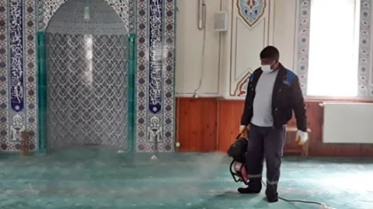 Camiler Cuma Namazı için Dezenfekte Ediliyor