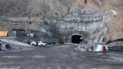 Üzerine Kaya Parçaları Düşen İşçi Yaralandı