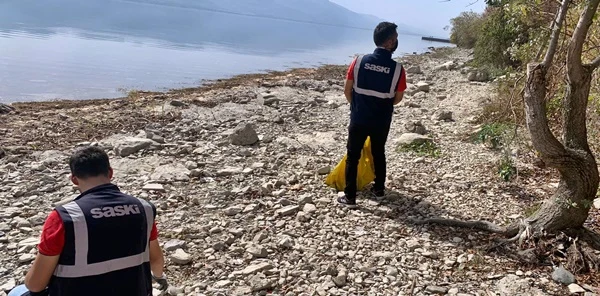 Gölün Etrafında Temizlik Çalışması