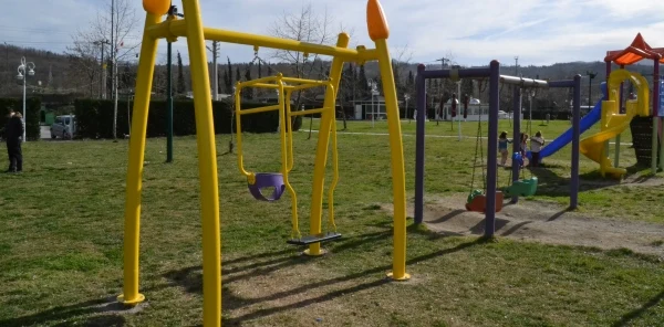 Parklara Anne Bebek Salıncağı
