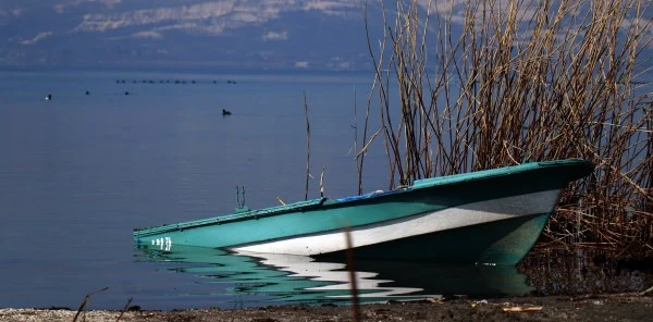 Sapanca Gölü Yükseldi, Karaya Oturan Kayıklar Suyla Buluştu
