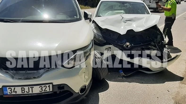Sapanca Uzunkum'da Trafik Kazası: 2 Yaralı