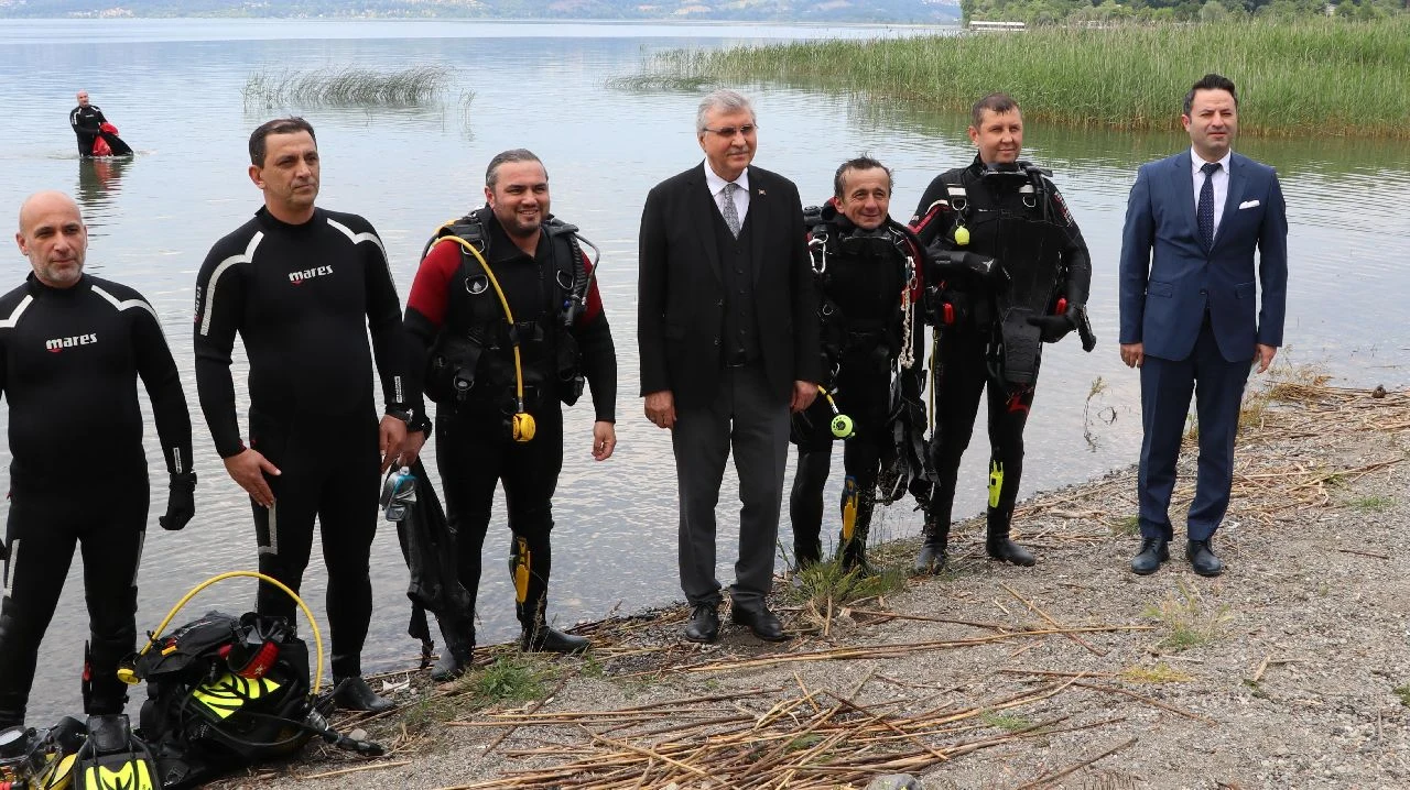 Sapanca Gölü'nde Temizlik Yapıldı