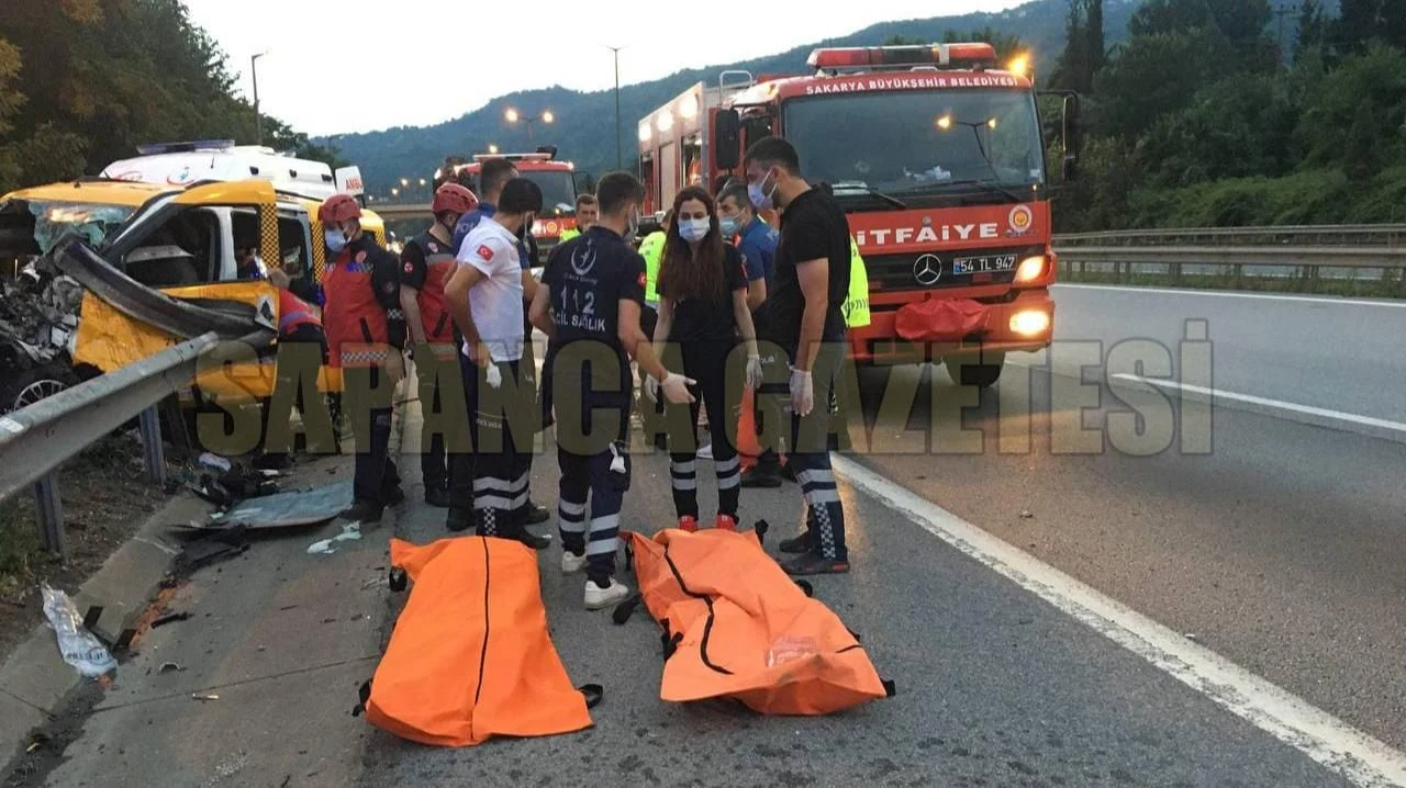 Sapanca'da Trafik Kazası: 1'i Çocuk 2 Ölü, 6 Yaralı