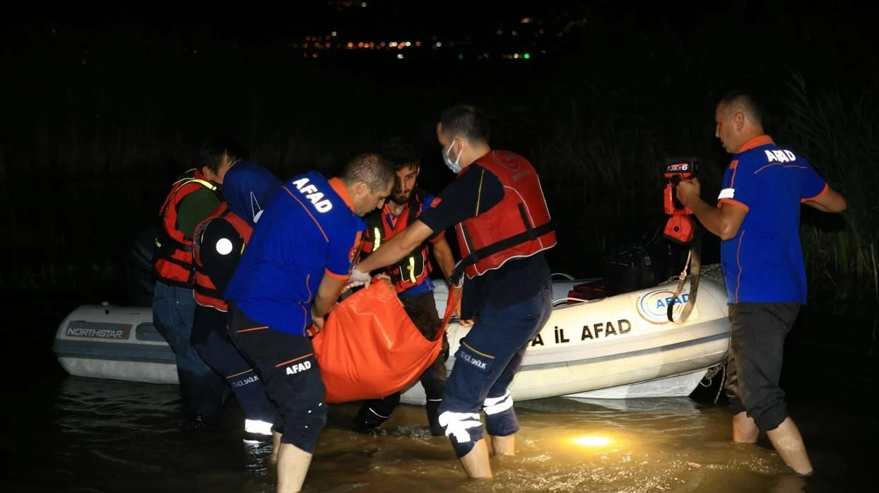 Serinlemek için Göle Giren Cihan Genç Kayboldu