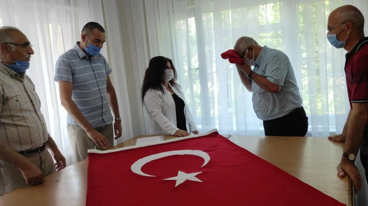 Hem'den 29 Ekim'de Okullara Anlamlı Hediye