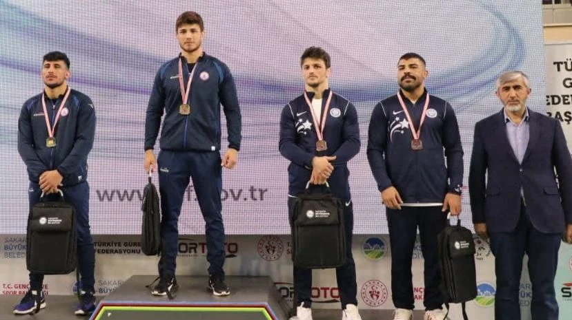 Güreşte Altın Madalyalar Sapanca'nın