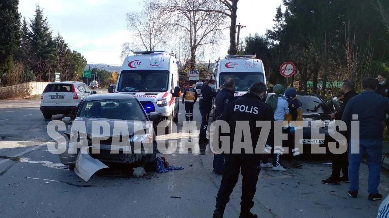 Sapanca'da Trafik Kazası: 4 Yaralı