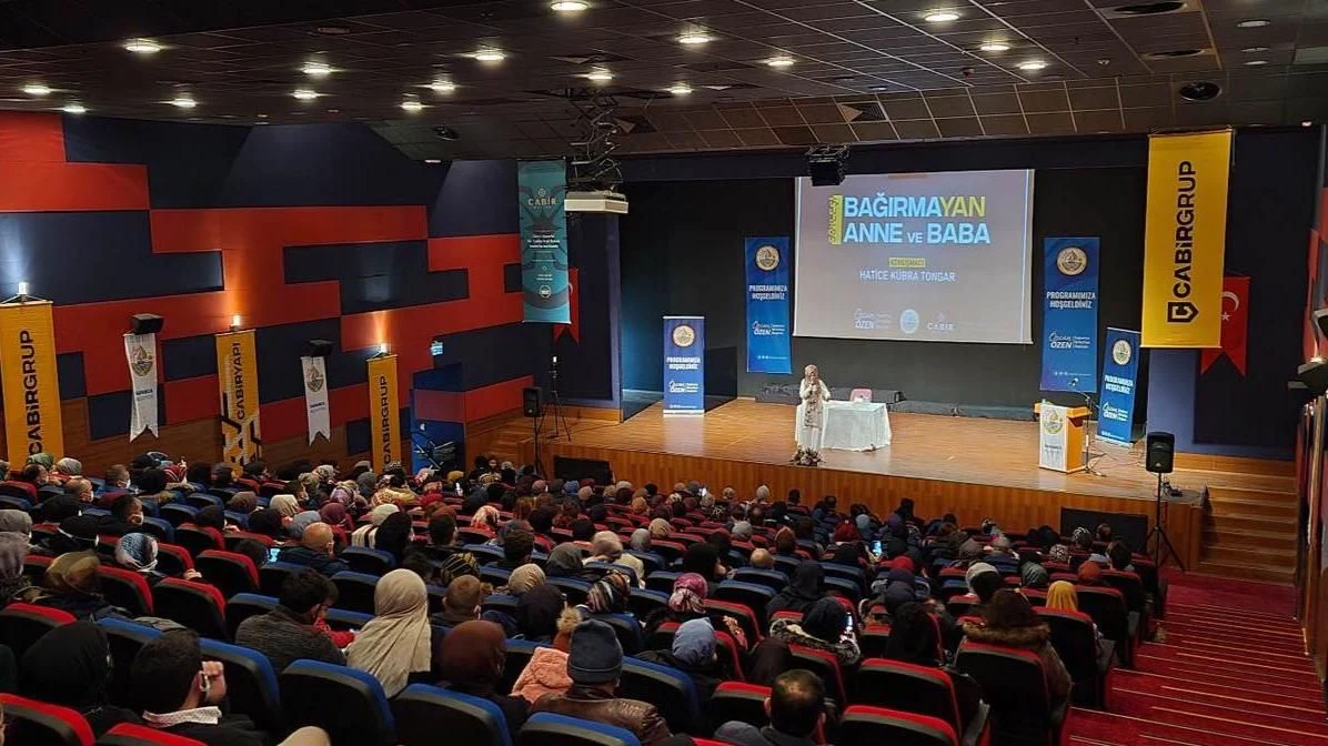 Hatice Kübra Tongar Sapanca'da Sevenleriyle Buluştu