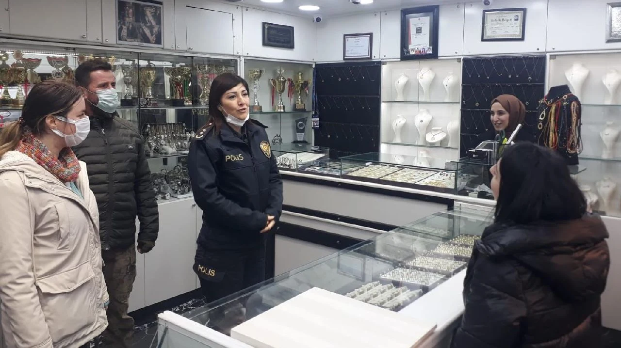 Müdür İlhan Esnaf Ziyaretinde
