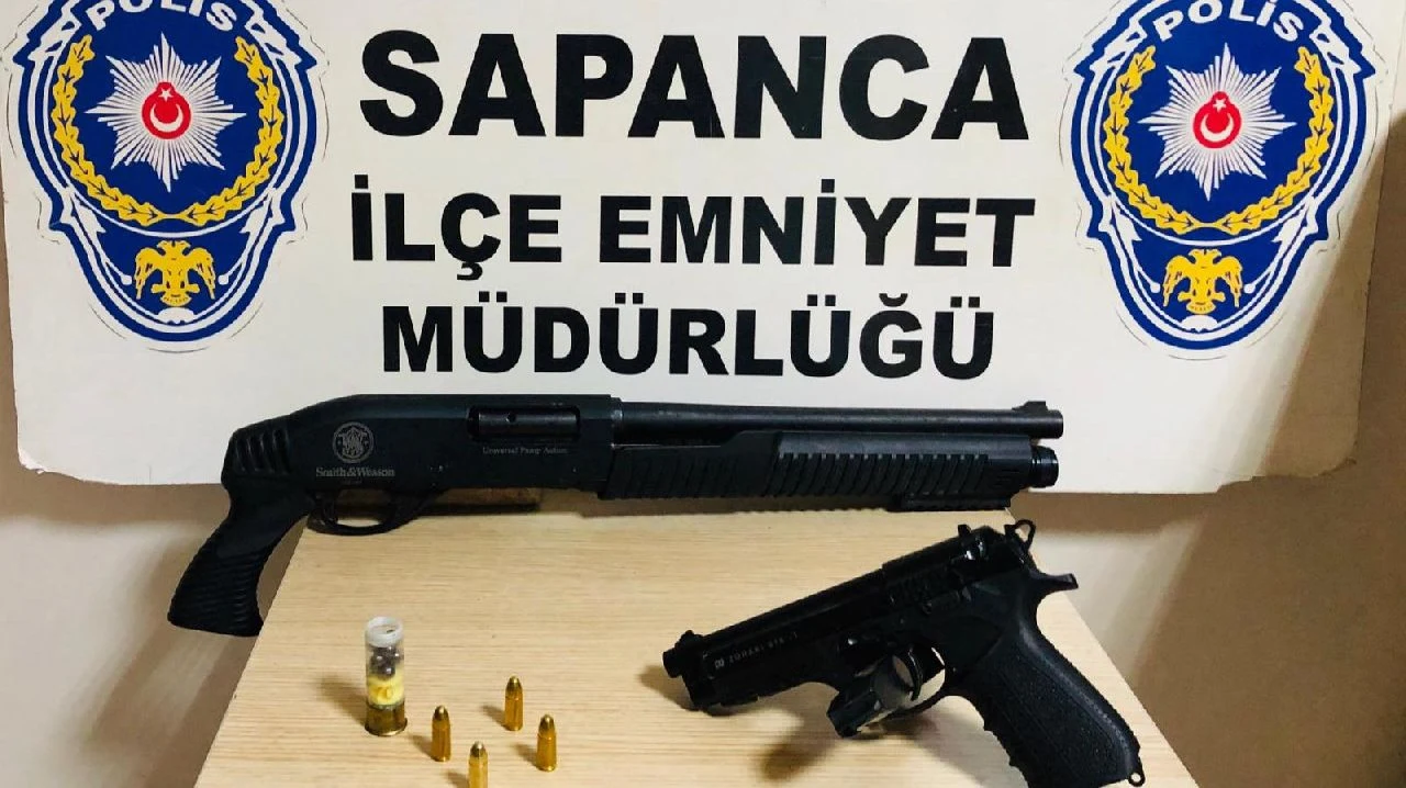 Ruhsatsız Tabanca ve Pompalı Tüfek Ele Geçirildi