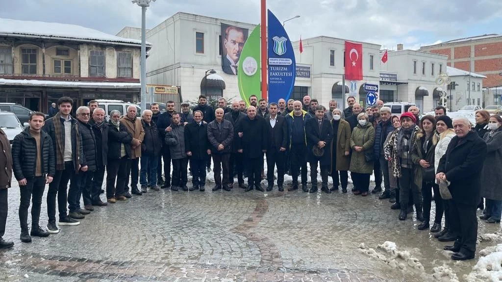 CHP'den Sapanca Muhtarlar Derneği Çıkartması