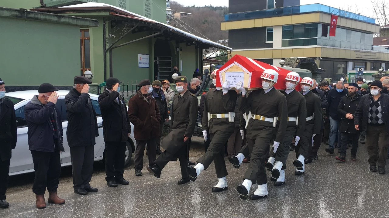Emekli Albay Adil Arapoğlu Askeri Törenle Toprağa Verildi