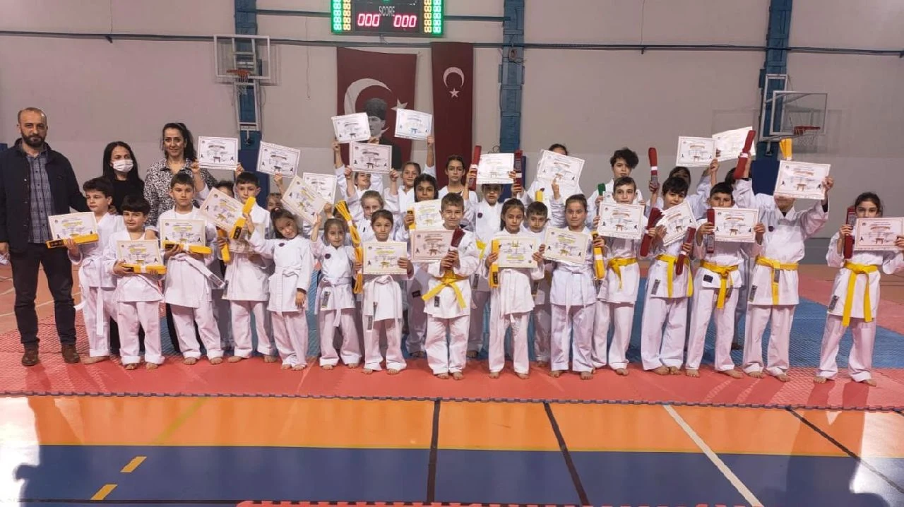 Sapanca'da Minik Karatecilerin Terfi Heyecanı