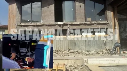 Sapanca'da İnşaat Halindeki Evin Balkonu Çöktü: 4 Yaralı