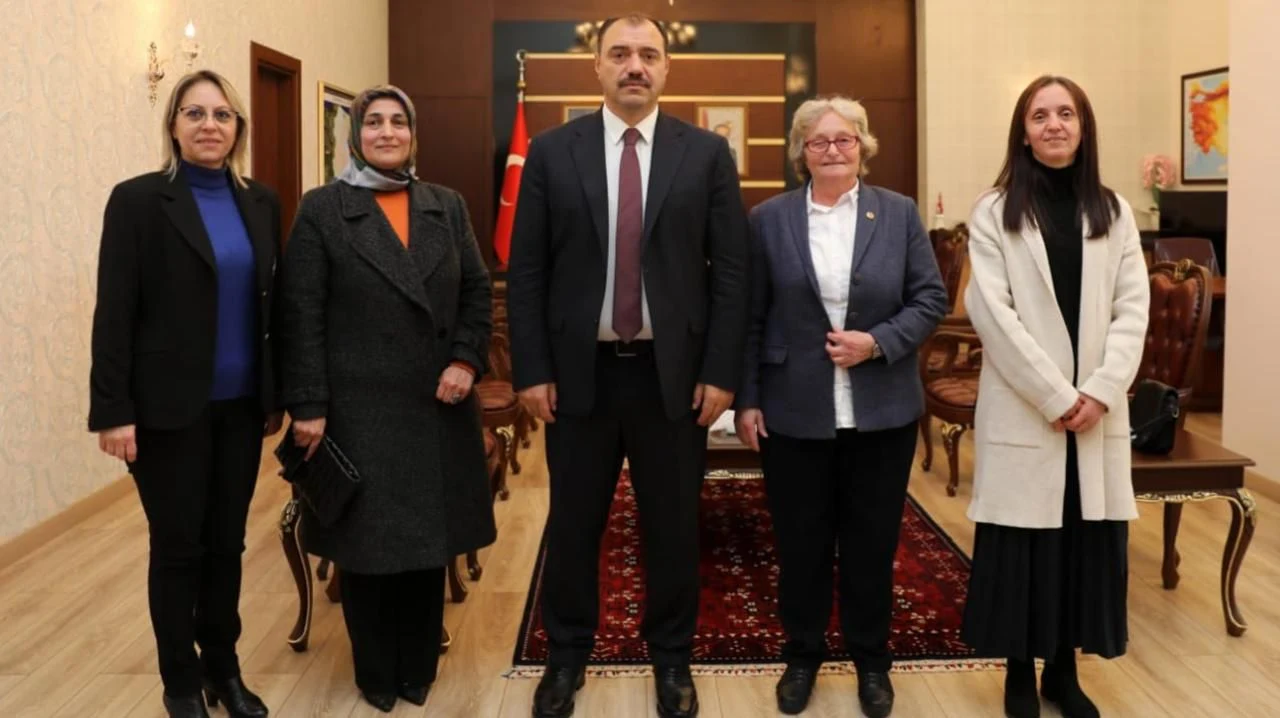 Vali Kaldırım Kadın Muhtarları Dinledi